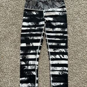 Lululemon Wunder Under Crop II Shady Palms Black White Stripe Banana Leaf sz 2